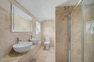 Shower room- click for photo gallery
